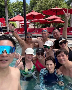 Pan Lingling Instagram - 这次老公露😘我不露😜
又是被我逼下水的时刻🤣
难为了他😅
开心的我😜
在水一方的一天🌊🌊🌊
他也很乐啊😁😁

#巴厘岛
#嬉水乐园
#水上运动
#baliclubmed 
#kinderlandparents 
#noisypeople 
#happywifehappylife❤️ 
#黄世南 
#潘玲玲