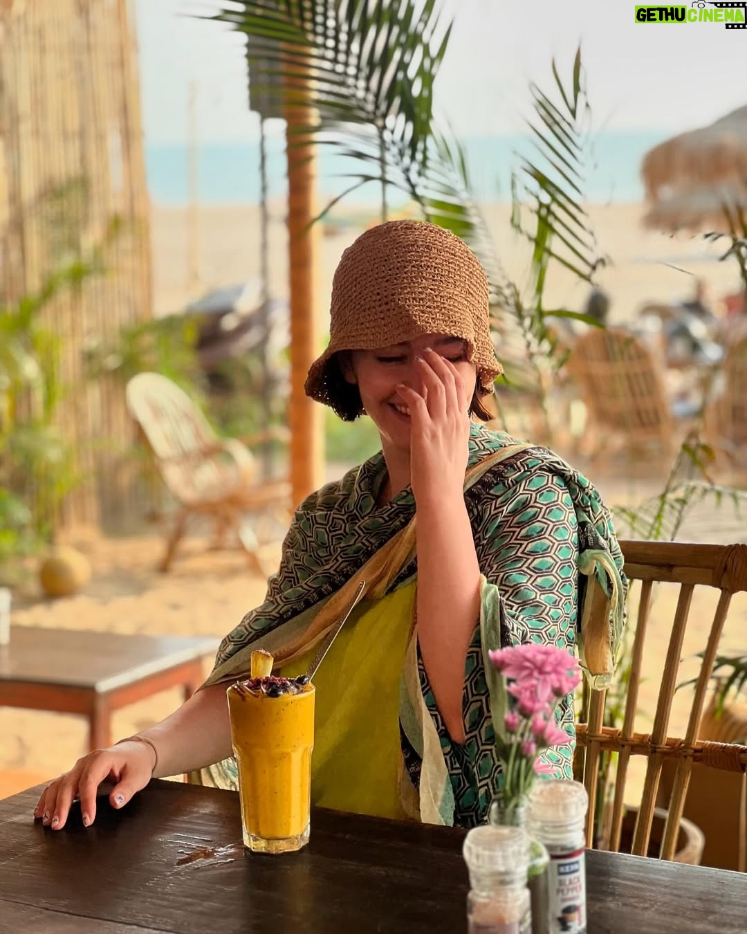 Pardis Ahmadieh - 64K Likes - Paradise in my hand, Pardis by the sea⦠and Goa looking like a dream. āļøš
š· @mona_alavi š¤
#paradise #goa #beach #sun #travel #solotravel #love #peace #india #indiapictures #colorful
