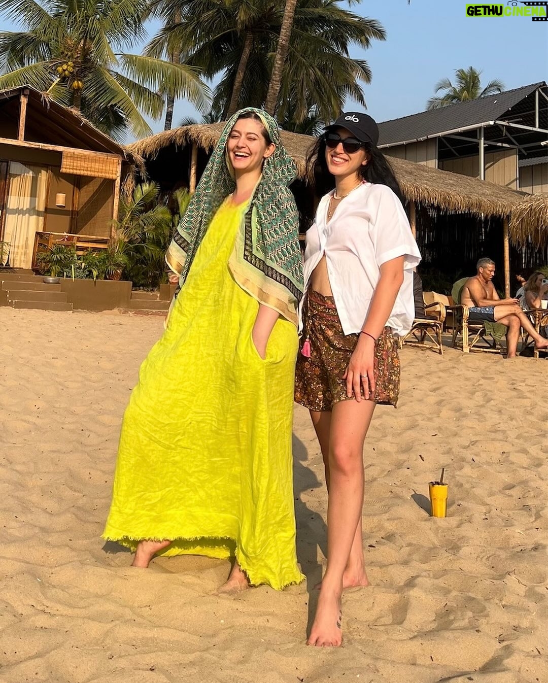 Pardis Ahmadieh - 64K Likes - Paradise in my hand, Pardis by the sea⦠and Goa looking like a dream. āļøš
š· @mona_alavi š¤
#paradise #goa #beach #sun #travel #solotravel #love #peace #india #indiapictures #colorful
