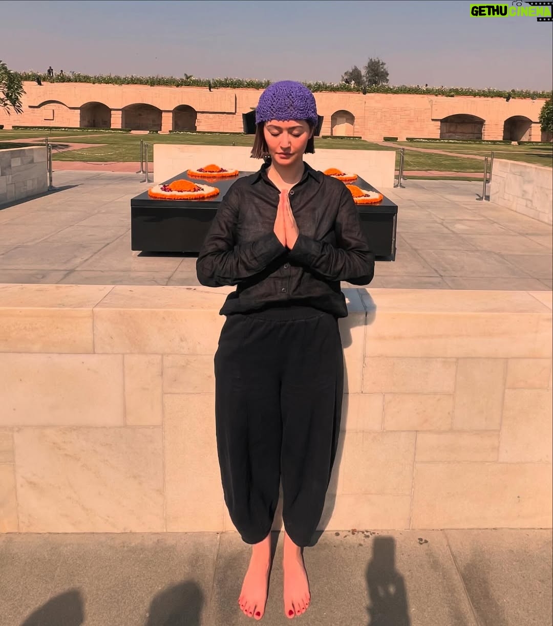 Pardis Ahmadieh - 93.1K Likes - From Iran to India, a journey within.
The more I see, the less I knowš¤
āā
Ų§Ų² Ų§ŪŲ±Ų§Ł ŲØŁ ŁŁŲÆŁŲ³ŲŖŲ§ŁŲŲ³ŁŲ±Ū ŲØŁ ŲÆŲ±ŁŁ
ŁŲ±ŚŪ ŲØŪŲ“ŲŖŲ± ŲØŲØŪŁŁ
ŲŚ©Ł
ŲŖŲ± Ł
ŪŲÆŁŁŁ
ā¦š¤
#solotraveler #india #agra #delhi #goa #gandhi #newjourney #yoga #meditation #saminyoga #trimurtiyogaschool #loveyourself