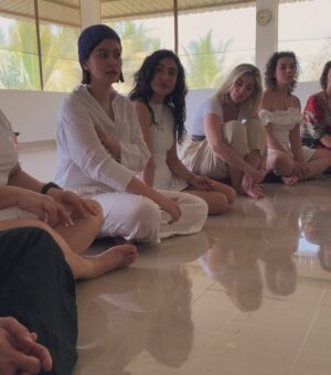Pardis Ahmadieh Instagram - From Iran to India, a journey within.
The more I see, the less I know🤍

——

از ایران به هندوستان،سفری به درون
هرچی بیشتر ببینم،کمتر میدونم…🤍

#solotraveler #india #agra #delhi #goa #gandhi #newjourney #yoga #meditation #saminyoga #trimurtiyogaschool #loveyourself