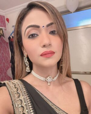 Pariva Pranati Instagram - Every Saree has a story ❤️

#waglekiduniya #saree #indian #desi #happy #love #blessed #vandanawagle #parivapranati #actor #bliss #joy #celebrate