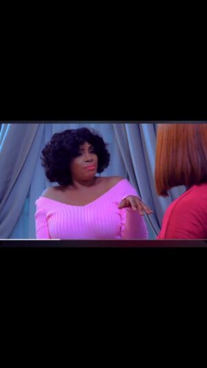 Paschaline Alex Instagram - Why is Kelvin @toosweetannangh leaving Victoria for this nasty Witch🤣
What happened??
What is the story behind it??
.
Y’all need to rush to BENITA ONYIUKE TV on youtube to find out my babies 
BREAKING FREE is still showing Fam 💯 
Victoria @calistaokoronkwo ogbode nwa mama ndo 🤣🤣🤣
My beautiful Director: @munachiabii you are too much 
@maryjaneokoronkwo mistress of stories take your flowers 💐 baby 
#goodmovies