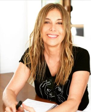 Patricia Viggiano Instagram - -Nada como tener proyectos…
Aunque no nos demos cuenta vivimos en modo proyecto… x lo q hacemos y x lo q no hacemos…cuando no hacemos también estamos generando un proyecto… una elección … un modo de vida

-La autogestión es lo q hacemos permanentemente… auto gestionamos para bien y para mal

- Cuanto más productivo seria q seamos conscientes q cada decisión q tomamos o no tomamos en nuestra vida nos proyecta hacia la vida q construyó p mi…

-La autogestión consciente es fantástica para todo…

-No depender de un otro p q mi construcción de lo q yo quiero p mi sea…

- Autogestionar nuestra vida es un enorme acto creativo…q empieza y termina en una-uno…x supuesto también va a depender de otros factores …

- Ahora el comienzo de la autogestión está en cada uno…y en uno…y cuando la ejercemos la vida se pone más linda de lo q ya es… y aparece el entusiasmo, la pasión, la alegría y después a sostenerlo xq cuando lo creaste lo q sigue es la constancia y el disfrute! 

Buen fin de semana! Pásenlo lindo!✨🧚🏻😀

Ph: @sebanaonok 
  @aguspulidook