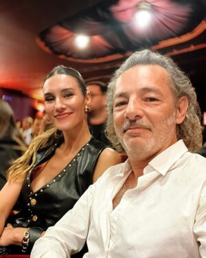 Paula Morales Instagram - Amores, amigas, estrenos de amigos, finales, comidas, trabajos, teatros… Algunas un poco repes, me costaba decidir 😁