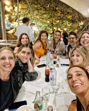 Paula Morales Instagram - Amores, amigas, estrenos de amigos, finales, comidas, trabajos, teatros… Algunas un poco repes, me costaba decidir 😁