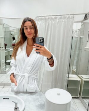 Paula Morales Instagram - Amores, amigas, estrenos de amigos, finales, comidas, trabajos, teatros… Algunas un poco repes, me costaba decidir 😁