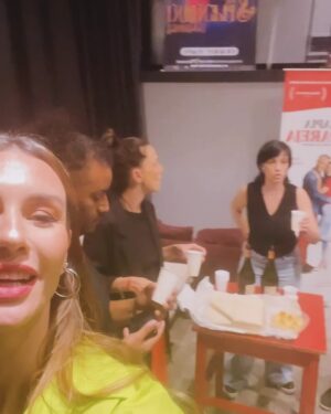 Paula Morales Instagram - Amores, amigas, estrenos de amigos, finales, comidas, trabajos, teatros… Algunas un poco repes, me costaba decidir 😁
