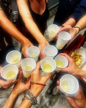 Paula Morales Instagram - Amores, amigas, estrenos de amigos, finales, comidas, trabajos, teatros… Algunas un poco repes, me costaba decidir 😁