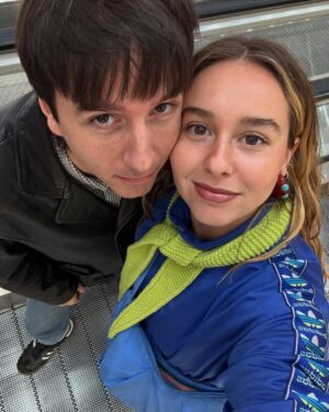 Paula Usero Instagram - Abril está siendo un mes un poco largo, no? 
Hoy como es luna nueva en Tauro y es un momento muy poderoso, traigo estas postales para recordarme la vida que estoy eligiendo tener y lo que me hace sentir casa, arropada y 🤍