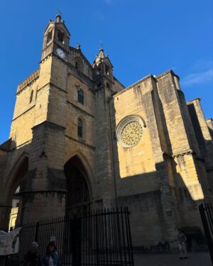 Paula Usero Instagram - Abril está siendo un mes un poco largo, no? 
Hoy como es luna nueva en Tauro y es un momento muy poderoso, traigo estas postales para recordarme la vida que estoy eligiendo tener y lo que me hace sentir casa, arropada y 🤍