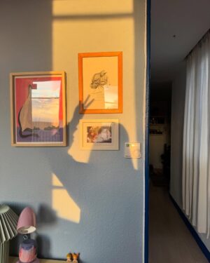 Paula Usero Instagram - Abril está siendo un mes un poco largo, no? 
Hoy como es luna nueva en Tauro y es un momento muy poderoso, traigo estas postales para recordarme la vida que estoy eligiendo tener y lo que me hace sentir casa, arropada y 🤍