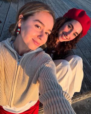 Paula Usero Instagram - Abril está siendo un mes un poco largo, no? 
Hoy como es luna nueva en Tauro y es un momento muy poderoso, traigo estas postales para recordarme la vida que estoy eligiendo tener y lo que me hace sentir casa, arropada y 🤍