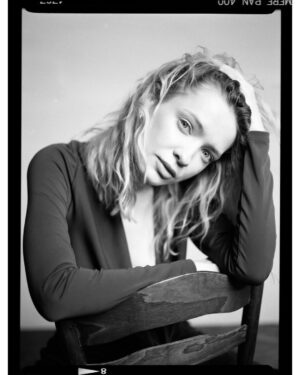 Paulina Gałązka Instagram - #90s vibe #analog 
@salwarowskiphotography 
@aleksandraprzyluska
@milena.bekalarska.stylist

Które najlepsze?