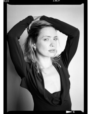 Paulina Gałązka Instagram - #90s vibe #analog 
@salwarowskiphotography 
@aleksandraprzyluska
@milena.bekalarska.stylist

Które najlepsze?