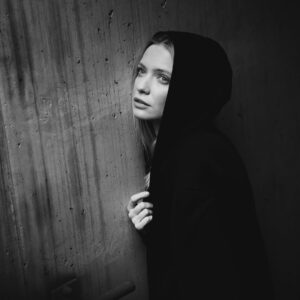 Paulina Gałązka Instagram - #AnywhereIssue #ALBUM
Tydzień należy zakończyć w dobry sposób 🔥 Właśnie dlatego przedstawiamy Wam album z fotkami z sesji z Pauliną Gałązką 😏 Wygląda tajemniczo, jednak nam zdradziła wiele - możecie sprawdzić w programie #burzawkinie, w którym Kinga Burzyńska zapytała naszą gościnie o karierę zawodową i projekty 📲  link do www w BIO.

#AnywhereYouAre #paulinagałązka #żołnierzegrom #grom #diabeł #seriale #rozrywka #movies
________________
Partnerem programu #burzawkinie jest @moltonstyl
#miejsce @fabrykanorblina @kino_kinogram
#wsparcie @farysdesign.uk @labiosthetiquepolska @ramaro_meble @motorolapolska
#foto @bartoszmaciejewskiphoto
#wywiad @kinga_burzynska