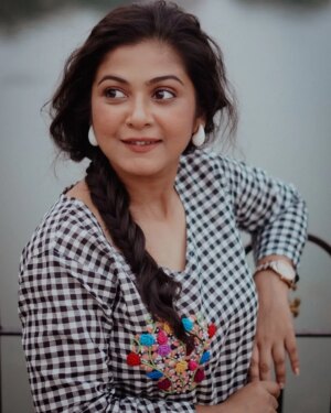 Payel De Instagram - সন্ধ্যা বেলায় তুমি আমি.....

📷 - @argha_giri 
💄 - @sanjuhaldermakeupartist 
👘 - @hiyarmajhe_by_ujjaini 
🔗 - @rudrakshprnads 

#photooftheday #photos #portraits #kolkataphotography #kolkata #streetphotography #instafashion #instadaily