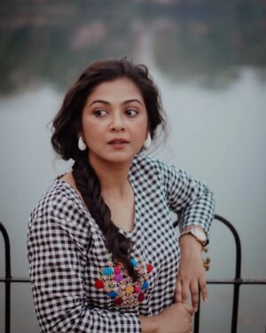 Payel De Instagram - সন্ধ্যা বেলায় তুমি আমি.....

📷 - @argha_giri 
💄 - @sanjuhaldermakeupartist 
👘 - @hiyarmajhe_by_ujjaini 
🔗 - @rudrakshprnads 

#photooftheday #photos #portraits #kolkataphotography #kolkata #streetphotography #instafashion #instadaily