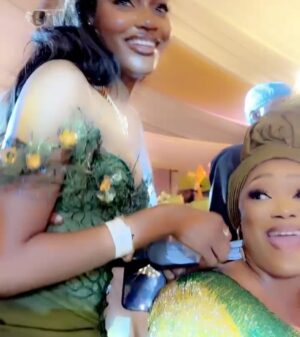 Peggy Ovire Instagram - #JP25 was lit 🔥 
we partied till dawn ...
Ain't no party like a Yoruba party, I love Owambes 💃 

Outfit @st.magaretofficial
Makeup @ifenkilipro
Gele @ufuoma_artistry
