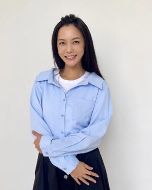 Pei-Pei Ho Instagram - 脫軌的人生或許很難重回正軌，
不過，誰能確保返回軌道就能一路平安到終點？！

DiDi 比金邦妮輕耶！
抱起來一點感覺都沒有😳而且很文靜
不自覺面對他的所有動作都會放輕
回家給邦妮量體重😤

上衣 裙子 @fula_tw  #芙菈
#何蓓蓓 #貴賓狗 #玩具貴賓犬 #玩偶 #doll #好運來 #lucky #八點檔