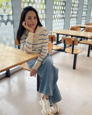 Pei-Pei Ho Instagram - 終於揭開育欣的職業，是「營養師」啦！
要知道怎麼吃健康吃漂亮，
問我就對了🤣

上衣 @baibeautytw  #白鳥麗子
包包 @robinmay_tw #rm
#何蓓蓓 #好運來 #好運攏總來 #lucygirl #八點檔 #民視