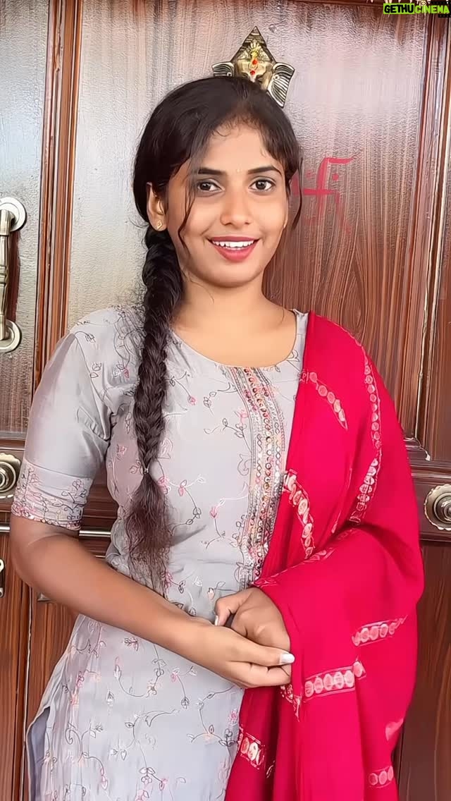 Pinky Gowda - 7.8K Likes - Follow @bros__princess_6
#brosprincess6 #pinkygowda6 #explore #kannadasongs #reelkarofeelkaro #reelitfeelit #foryou