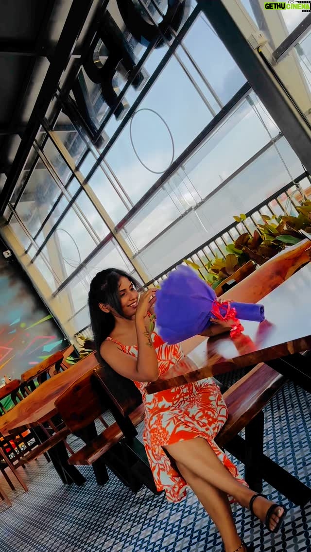 Pinky Gowda - 3.9K Likes - 🌍🌸
Follow @bros__princess_6
#brosprincess6 #pinkygowda6 #explore #kannadasongs #reelkarofeelkaro #reelitfeelit #foryou