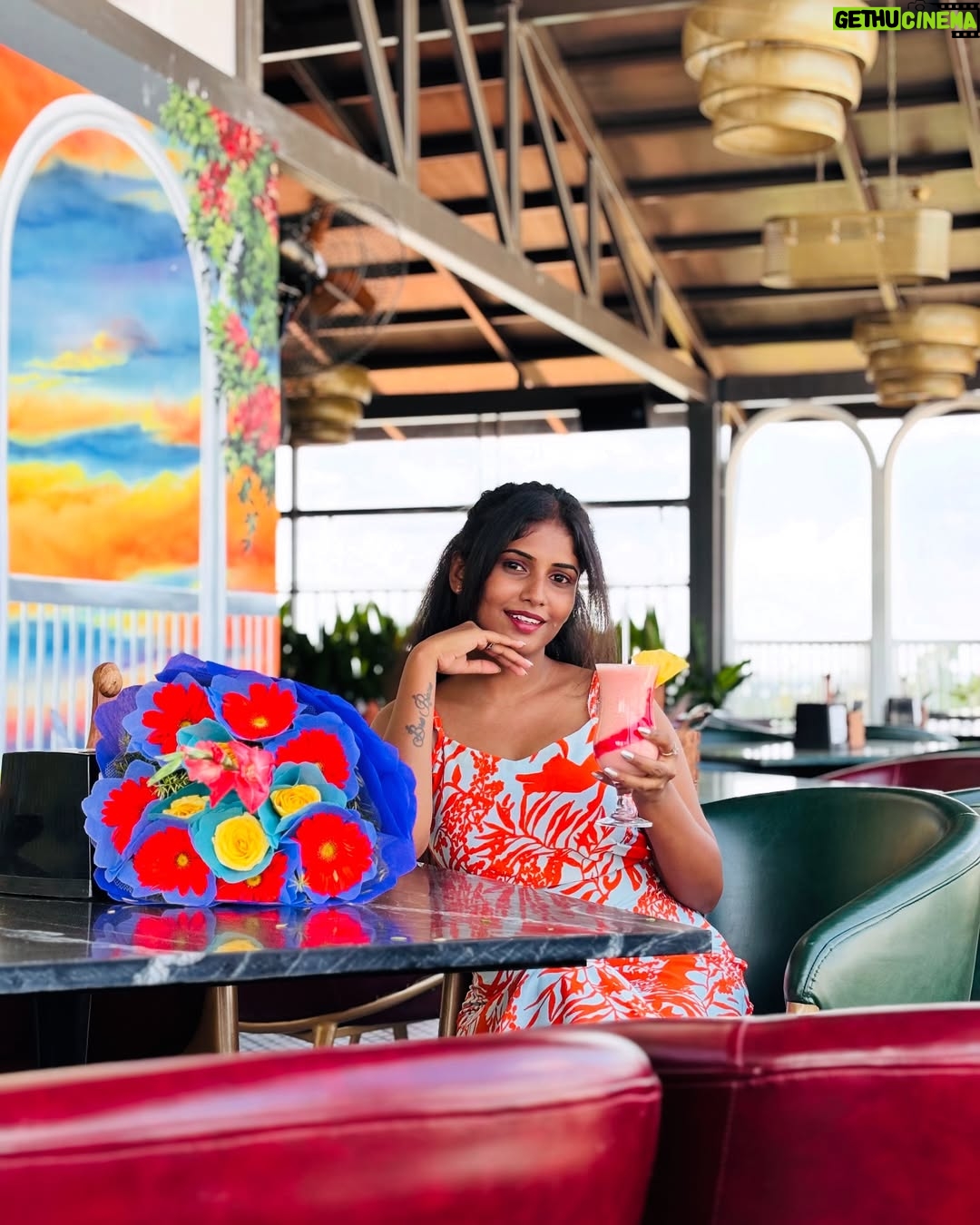 Pinky Gowda - 3 Likes - Living lyf on my own terms🌸✨
Follow @bros__princess_6
#pinkygowda6 #brosprincess6 #explore #foryou