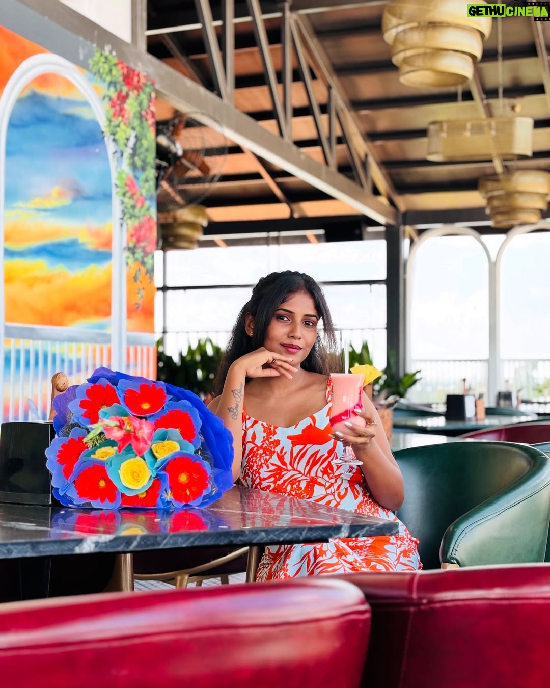Pinky Gowda - 3 Likes - Living lyf on my own terms🌸✨
Follow @bros__princess_6
#pinkygowda6 #brosprincess6 #explore #foryou