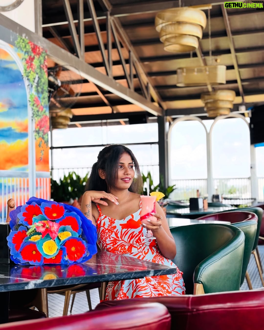 Pinky Gowda - 3 Likes - Living lyf on my own terms🌸✨
Follow @bros__princess_6
#pinkygowda6 #brosprincess6 #explore #foryou