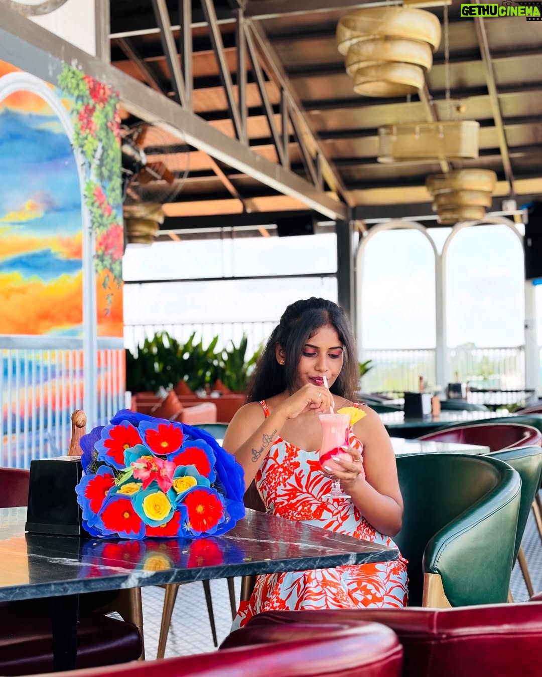 Pinky Gowda - 3 Likes - Living lyf on my own terms🌸✨
Follow @bros__princess_6
#pinkygowda6 #brosprincess6 #explore #foryou