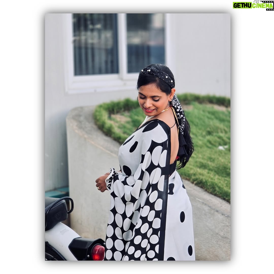 Pooja Sani - 10.1K Likes - Feel so Vintage☎️ Retro Mode 📽️🎼🎬🎞️
.
PC : @faran_bin_usman 🤝🏻
.
#poojasani #bornoninstagram
