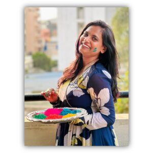 Pooja Sani Instagram - Happy Holi 🌈 
.
PC : @manohar_brahmavar 
.
#poojasani #bornoninstagram