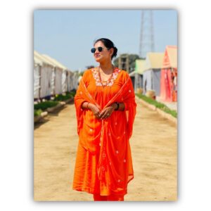 Pooja Sani Instagram - POV: You’re Witnessing the world’s largest spiritual gathering what your 5 generation couldn’t 🙏🏻 
.
MAHAKUMBH 🕉️ 
.
PC : @manohar_brahmavar @siddarth2628 
.
#poojasani #bornoninstagram