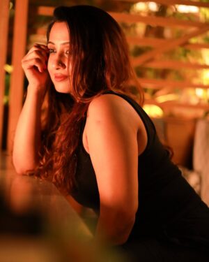 Poojitha Instagram - Phoenix ~

Thank you @razee_rasheed for always clicking the best pics for me 😇😇

#dubai #happy #goodvibe #peace #love