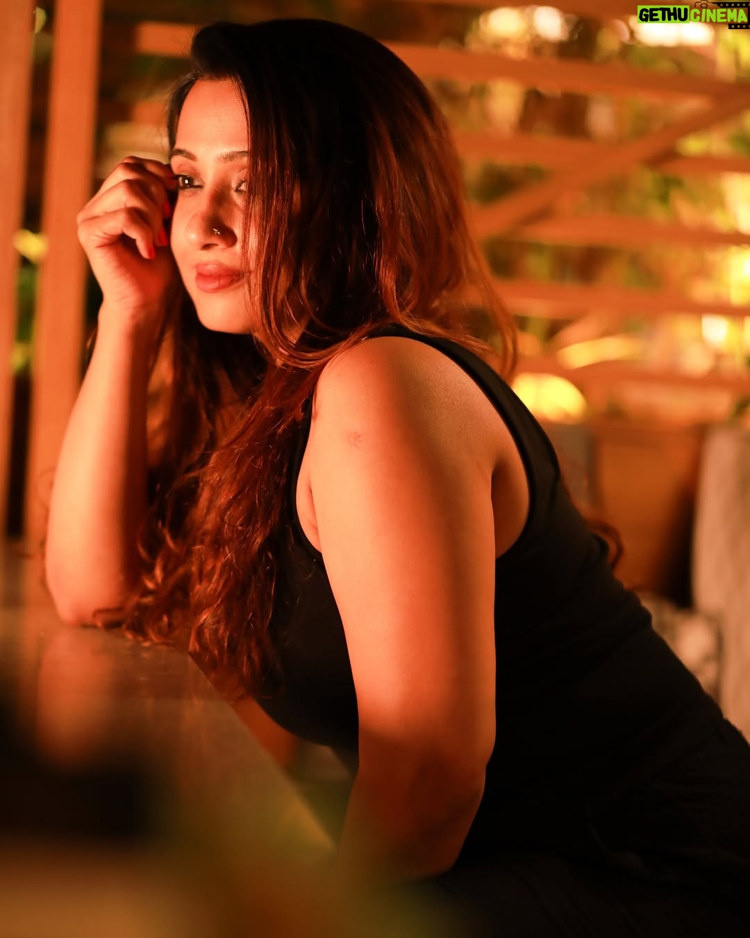 Poojitha - 4.3K Likes - Phoenix ~
Thank you @razee_rasheed for always clicking the best pics for me šš
#dubai #happy #goodvibe #peace #love