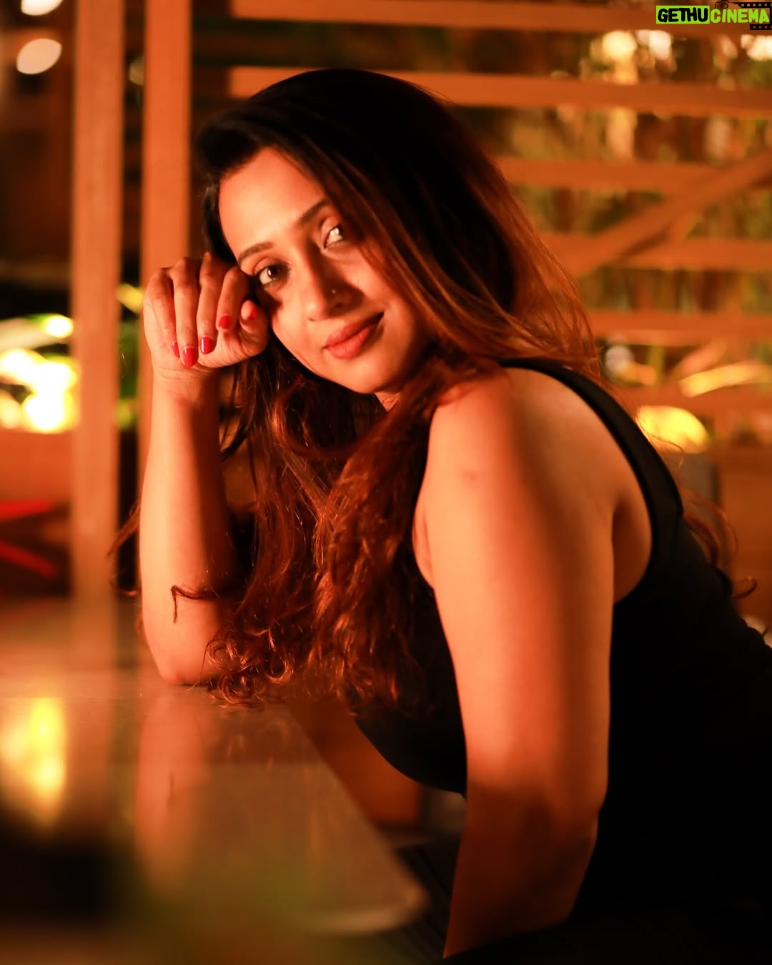 Poojitha - 4.3K Likes - Phoenix ~
Thank you @razee_rasheed for always clicking the best pics for me šš
#dubai #happy #goodvibe #peace #love