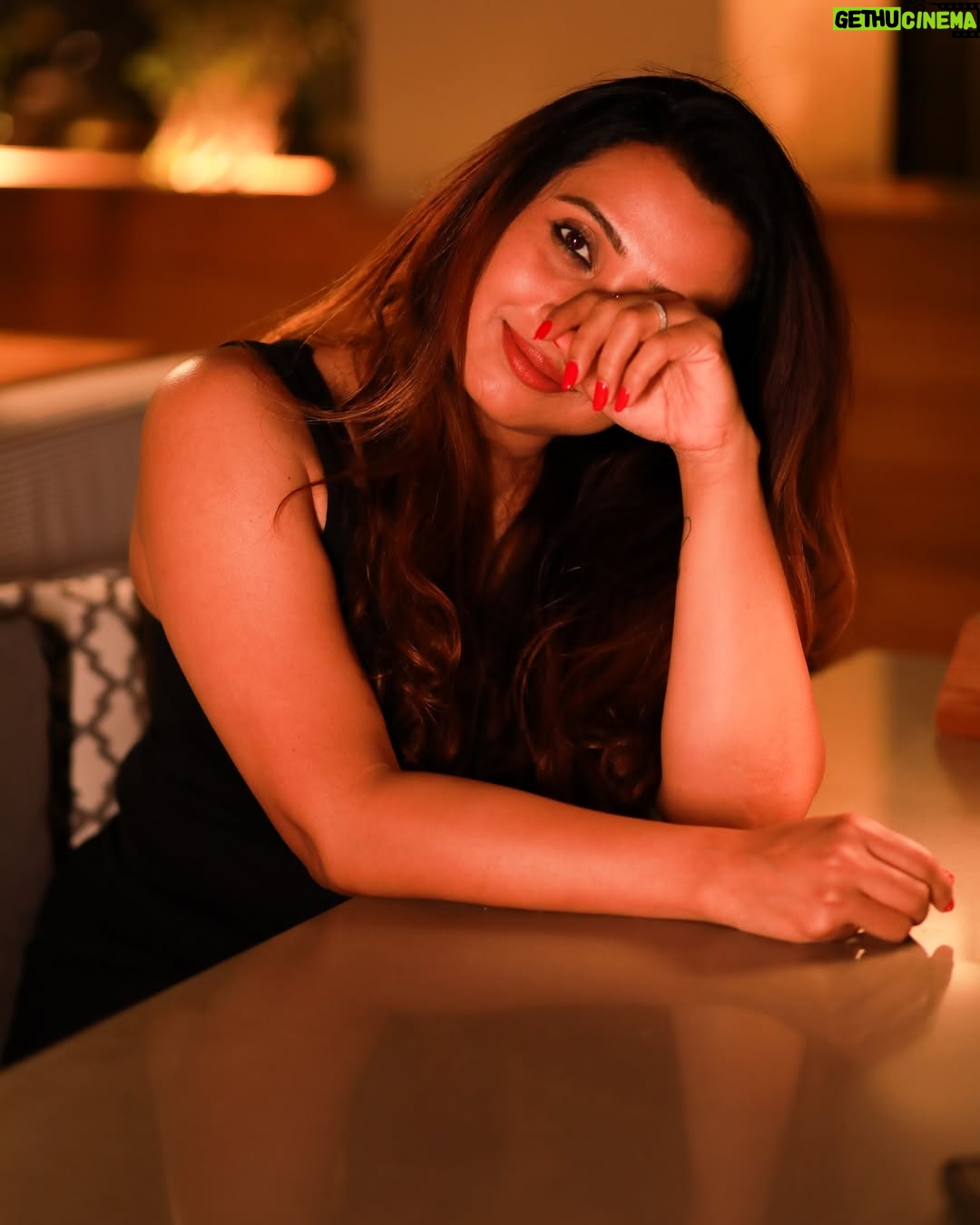 Poojitha - 4.3K Likes - Phoenix ~
Thank you @razee_rasheed for always clicking the best pics for me šš
#dubai #happy #goodvibe #peace #love