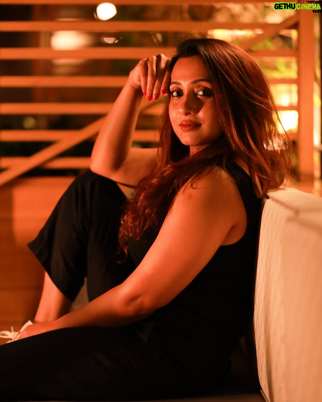 Poojitha - 4.3K Likes - Phoenix ~
Thank you @razee_rasheed for always clicking the best pics for me šš
#dubai #happy #goodvibe #peace #love