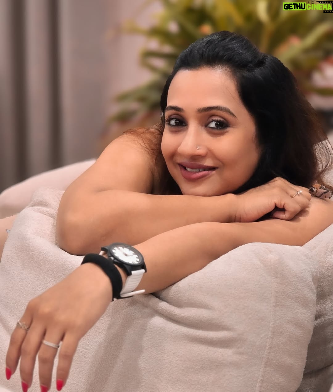 Poojitha - 2.2K Likes - āYour vibe attracts your tribeā
Photo : @dia.actress
#poojithamenon #good #photo #happy #me