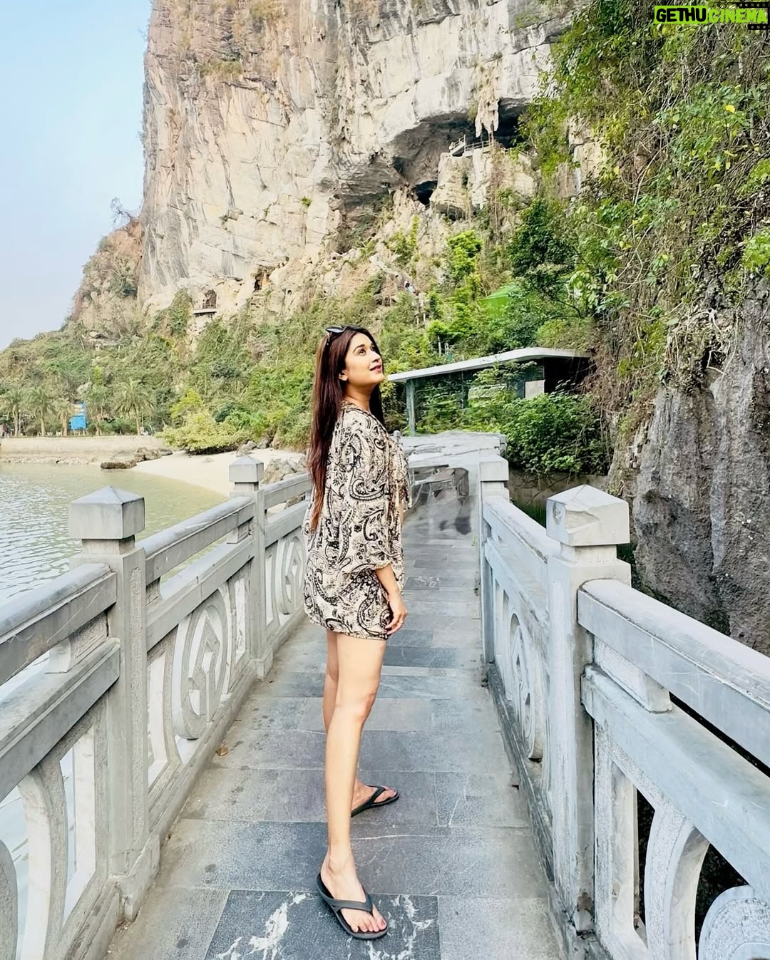 Prachi Bansal - 14.2K Likes - The art of nature🫠😍😻🫠
:
:
:
:
:
:
:
:
:
#instamood #potd #hiddencaves #nature #naturelovers #caves #ootdfashion #vietnam #prachibansal