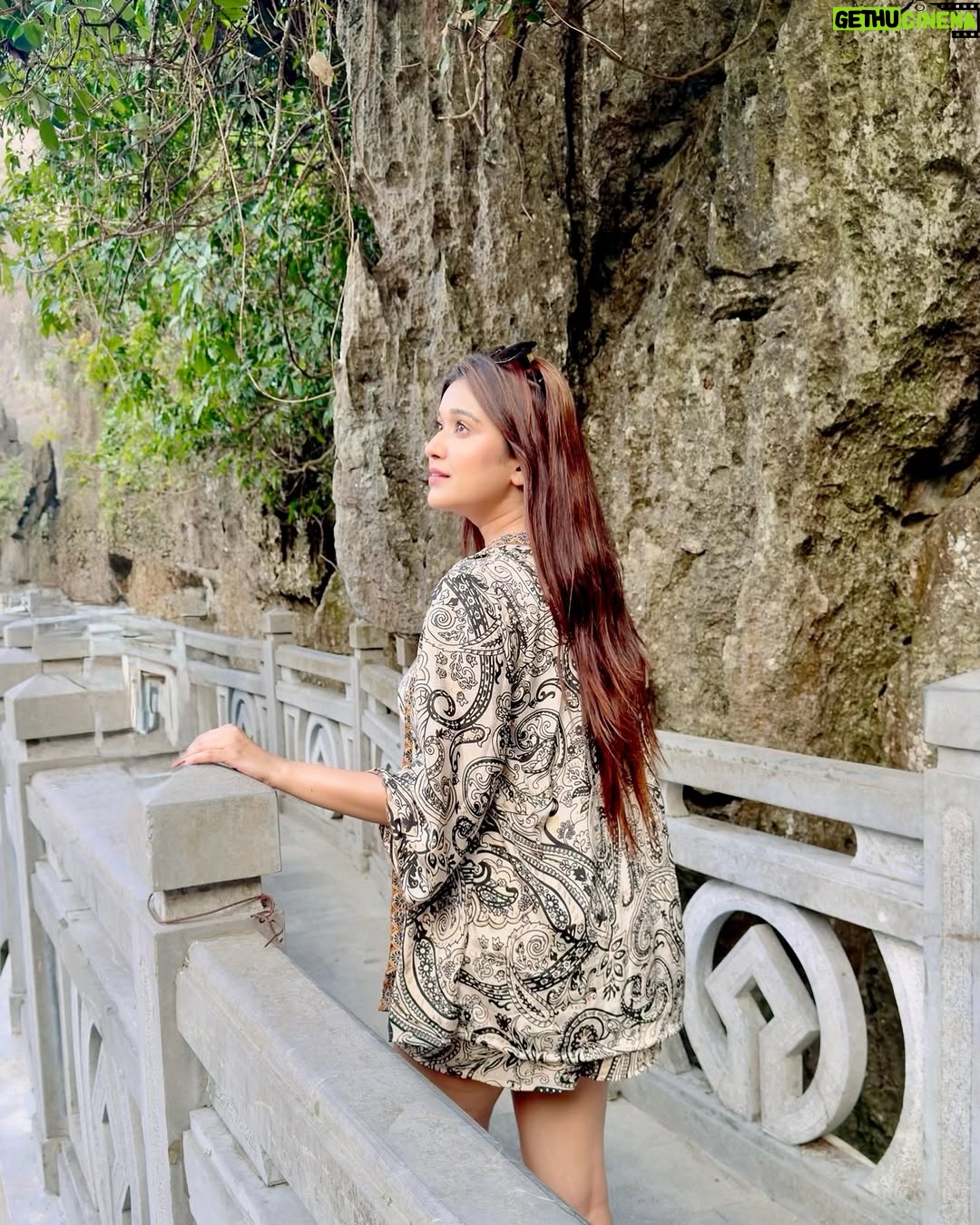 Prachi Bansal - 14.2K Likes - The art of nature🫠😍😻🫠
:
:
:
:
:
:
:
:
:
#instamood #potd #hiddencaves #nature #naturelovers #caves #ootdfashion #vietnam #prachibansal