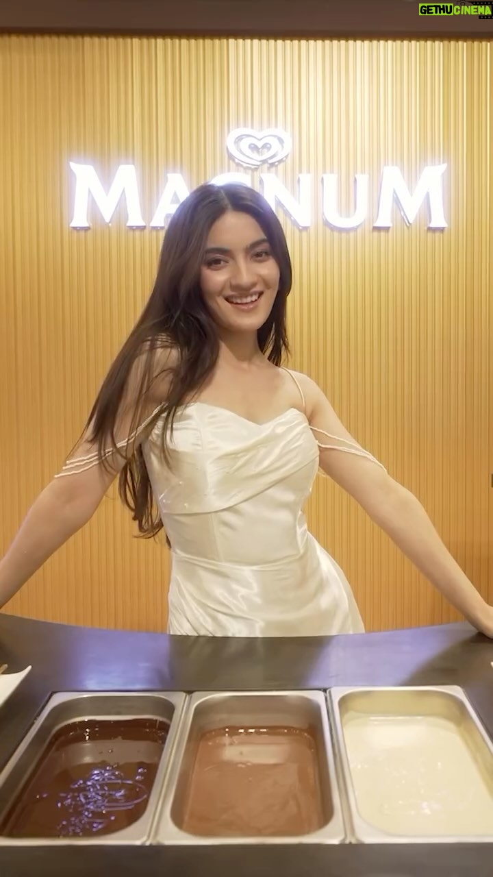 Pratibha Ranta - 353.9K Likes - A little indulgence, dipped and drizzled to perfection. Watch me make my own Magnum at the @magnum.india Lounge 🤍. The new Pistachio flavour was absolutely delicious 🤤
#LakmeFashionWeek
#MagnumIndia #TrueToPleasure #MagnumPistachio #MagnumxLFW