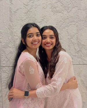 Preethi Pagadala Instagram - Twinningggg 🌸🌸🌸