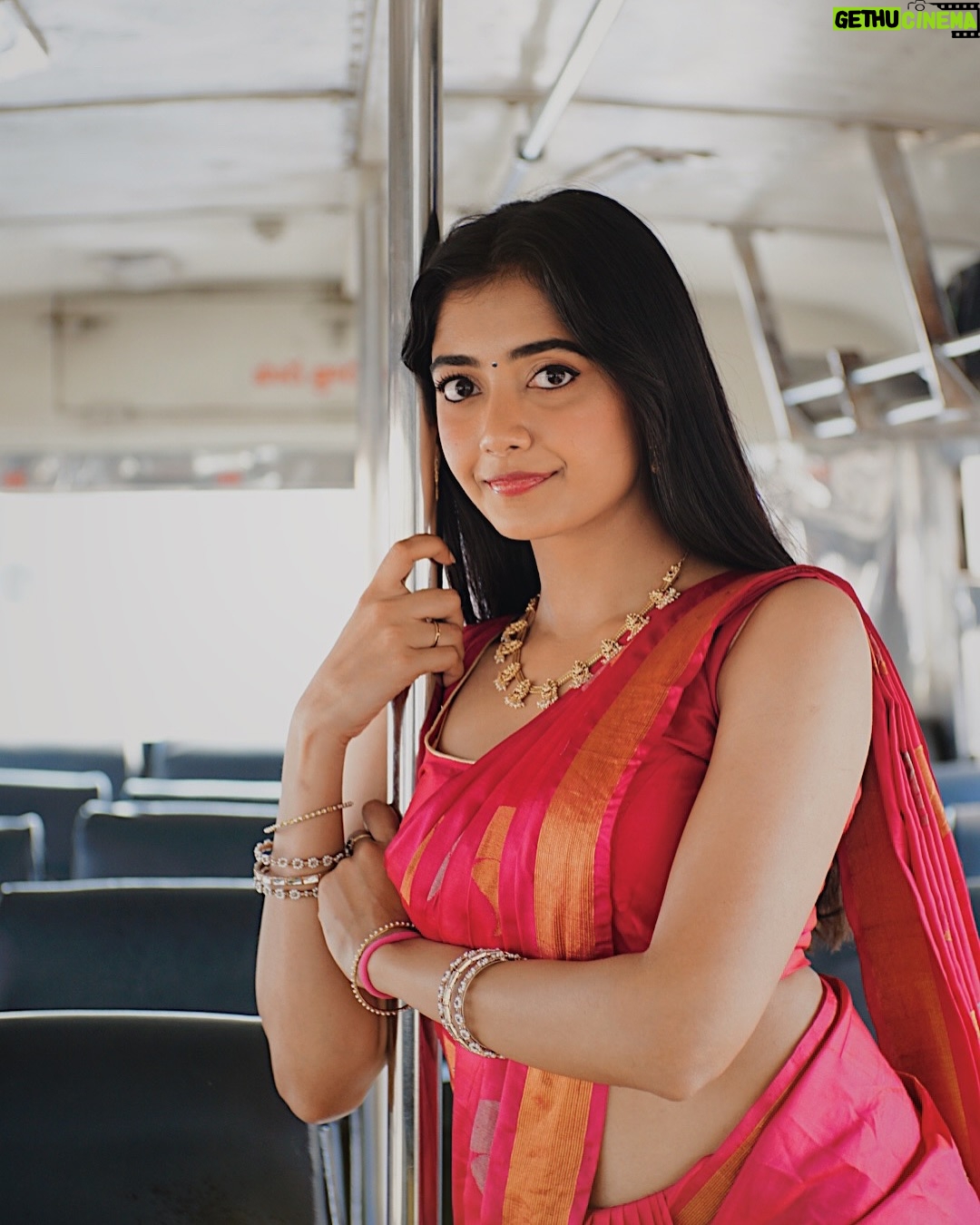 Preethi Pagadala - 57.9K Likes - Umm enthaina ma pinni saree ne workout aythadi naaku💕💕💕
PC: @frameinsidetheframe