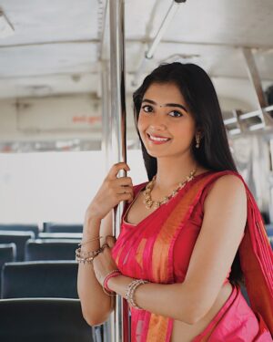 Preethi Pagadala Instagram - Umm enthaina ma pinni saree ne workout aythadi naaku💕💕💕
PC: @frameinsidetheframe