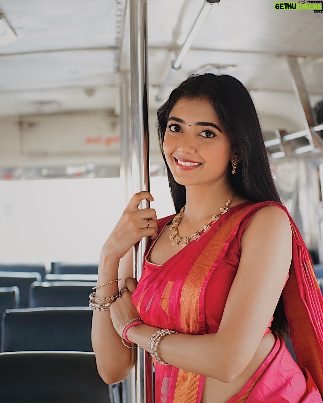 Preethi Pagadala - 57.9K Likes - Umm enthaina ma pinni saree ne workout aythadi naaku💕💕💕
PC: @frameinsidetheframe