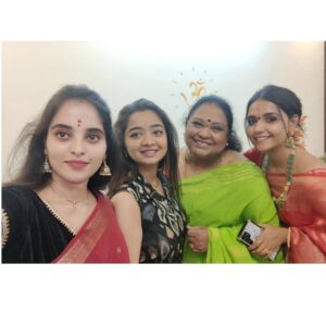 Priya J Achar Instagram - Congratulation 🏡 mintu @nisha_ravikrishnanoffl_ ನಿಮ್ಮ ಹೊಸ ಮನೆ ಯಾವಾಗಲೂ ಸಮೃದ್ಧಿಯಾಗಿರಲಿ 😊🧿🧿🧿