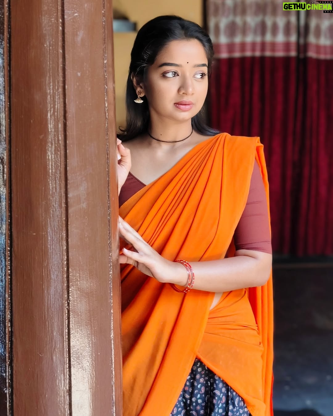 Priya J Achar - 12K Likes - ದಿನವಿಡಿ ನಿನ್ನ ನೋಡೋ🙈
ಮುಗಿಯದ ಚಾಕರಿ❣️
.
.
.
#priyajachar #devanobhajaadugara #movieshoot
With my fav lyrics☺️ #lovemusic