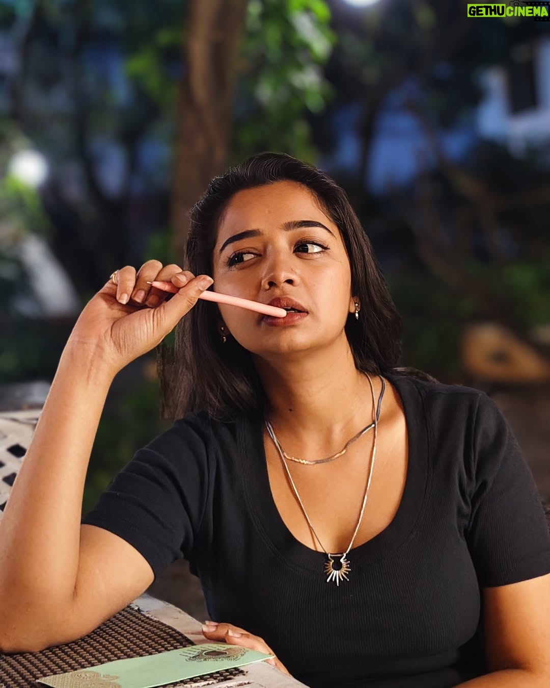 Priya J Achar - 28.8K Likes - ನಿ ನನಗೆ ಕೊಟ್ಟದ್ದು ತಿಳಿ ನೀಲಿ ಕನಸ… 🦋
ಬರಿ ಪೋಲಿ ಕನಸ…🫣
.
.
.
.
#priyajachar #favsong #favlines #feelthevibe